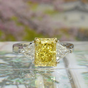 4.70 Ctw Canary Fancy Yellow Rectangle Radiant with Trillions 3-Stone Ring VVS1 GIA