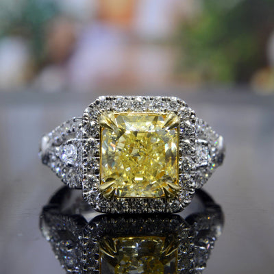 4.25 Ct. Canary Fancy Yellow Radiant Cut Halo Diamond Ring VS2 GIA Certified