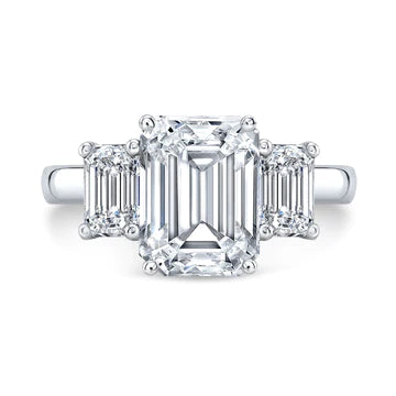 Stand out with a personalized engagement ring with diamonds