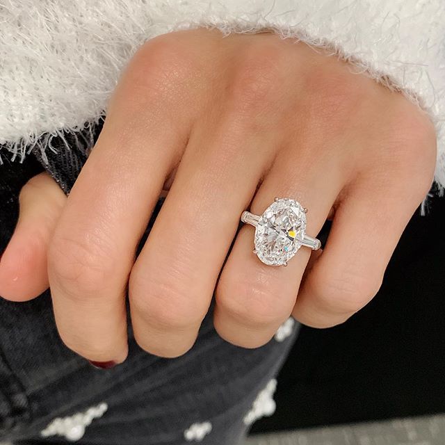 Oval engagement rings