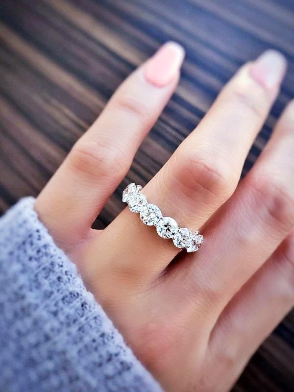 Round cut diamond eternity bands