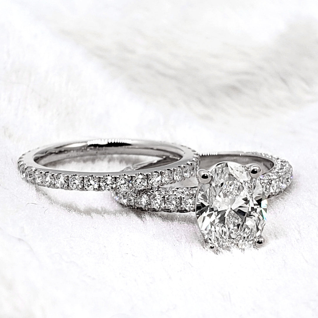 1.90 Ct. Classic Oval Cut Engagement Ring Set G Color VS2 GIA Certified