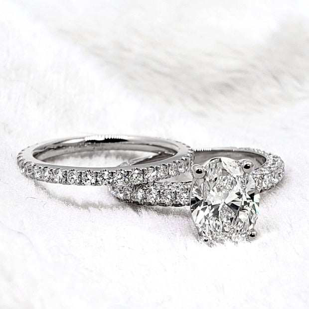 1.90 Ct. Classic Oval Cut Engagement Ring Set H Color VS1 GIA Certified