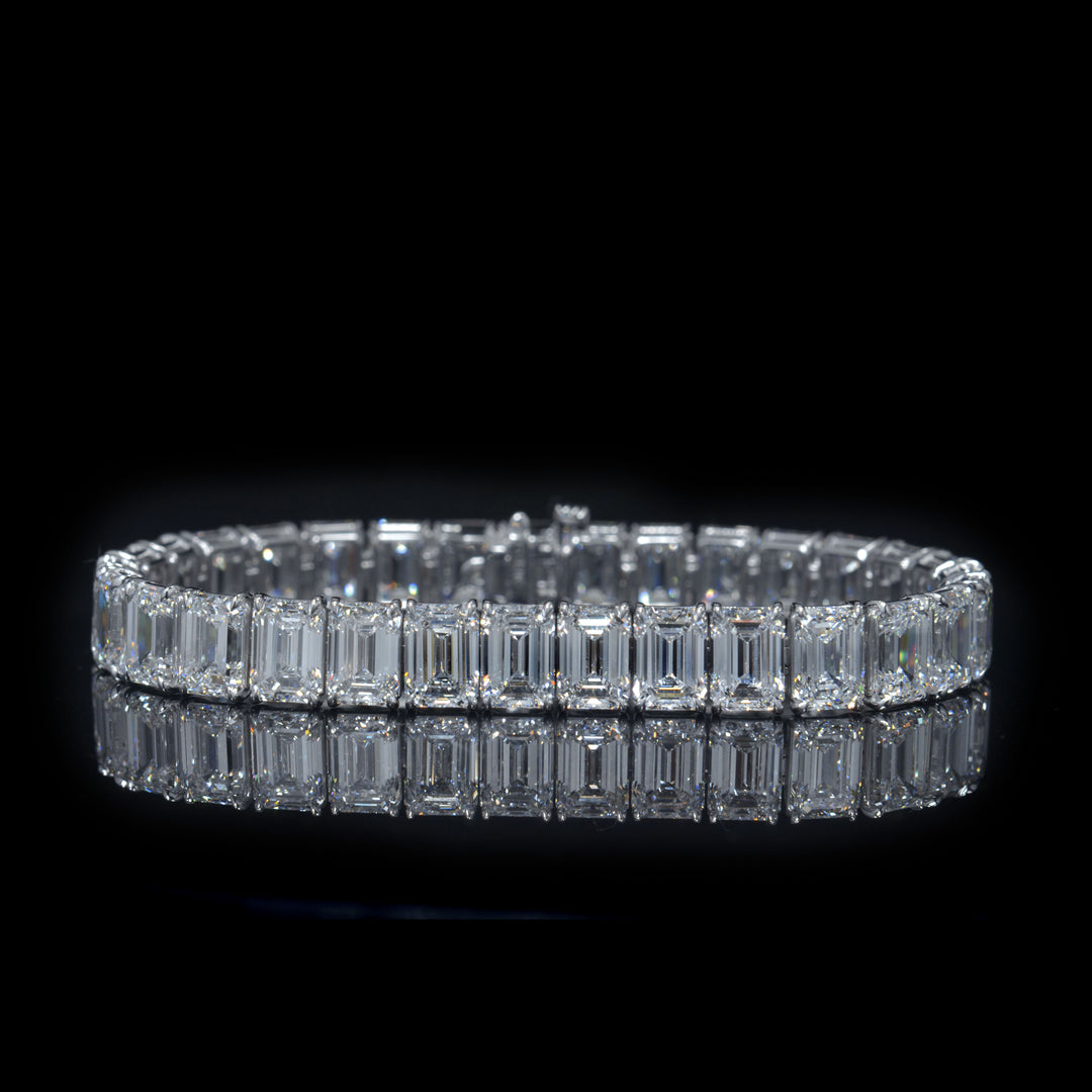 Emerald cut diamond tennis bracelet in white gold