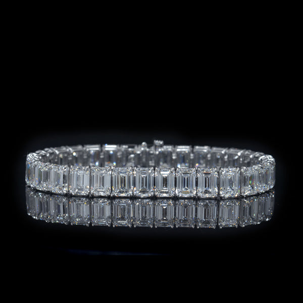 Emerald cut diamond tennis bracelet in white gold
