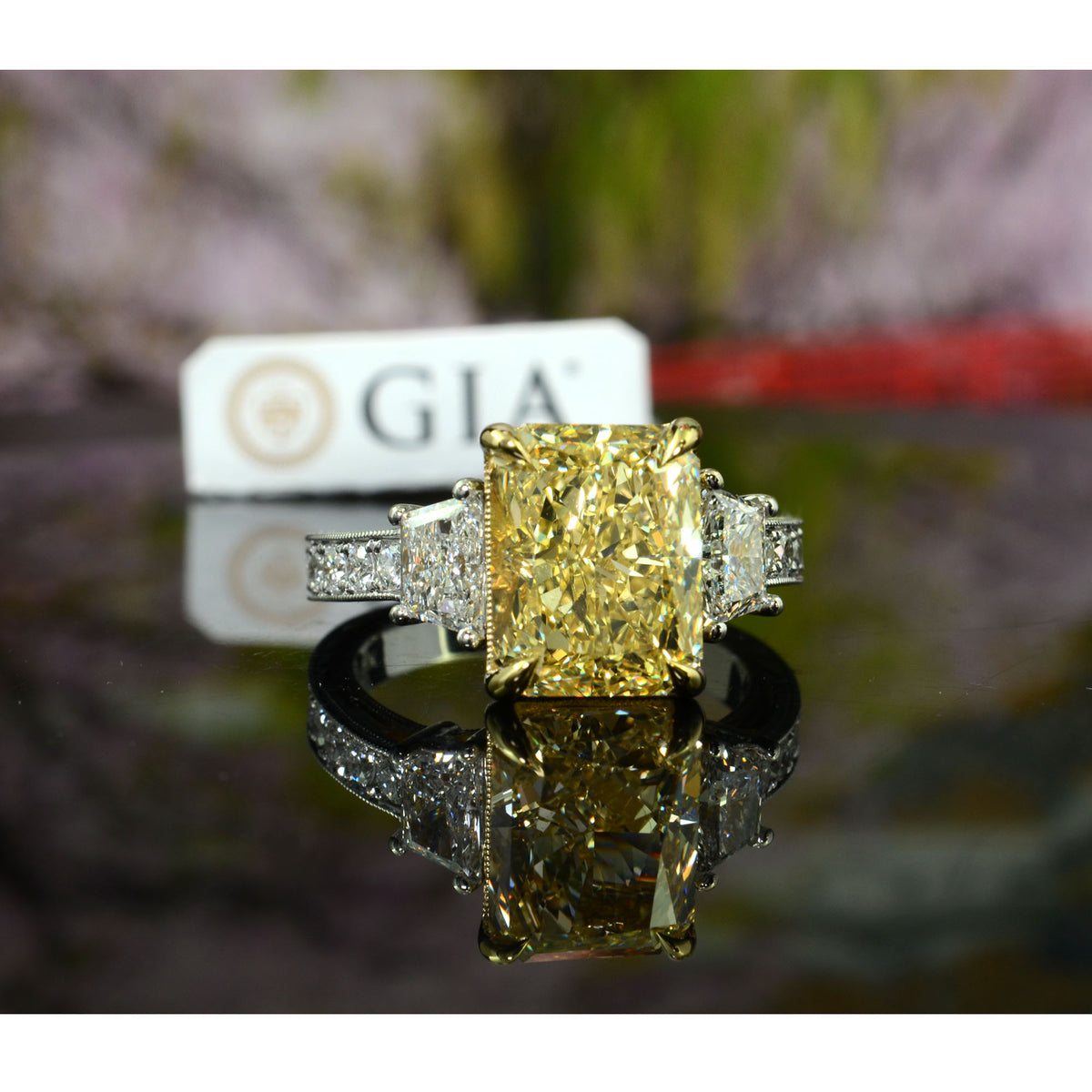 1344r2265ctradiantcutwithtrapezoidartdecolowered s650 001