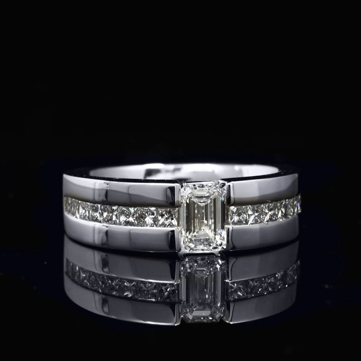 1428180caratemeraldwithprincesschannelsets1025 001whitegold_1800x1800_c38ab5f2 6d74 4990 883a 6bf960c90944