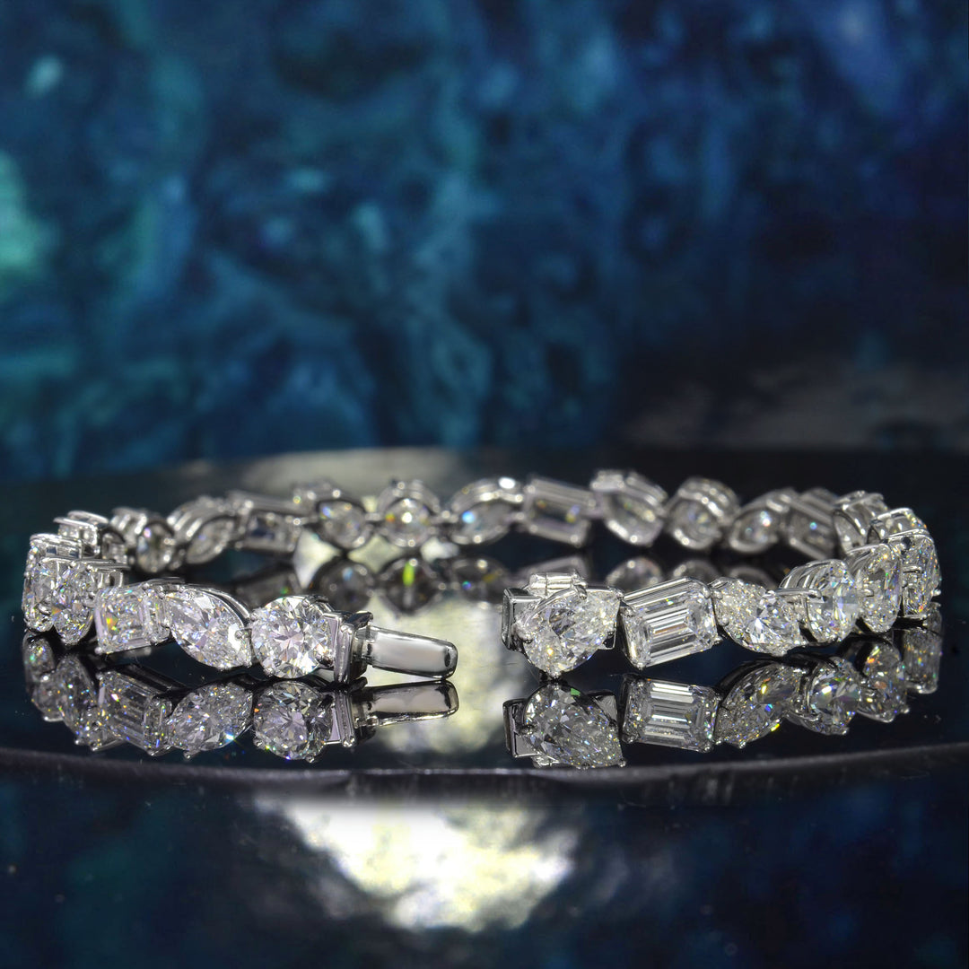 mix shape diamond brcelet showing the lock