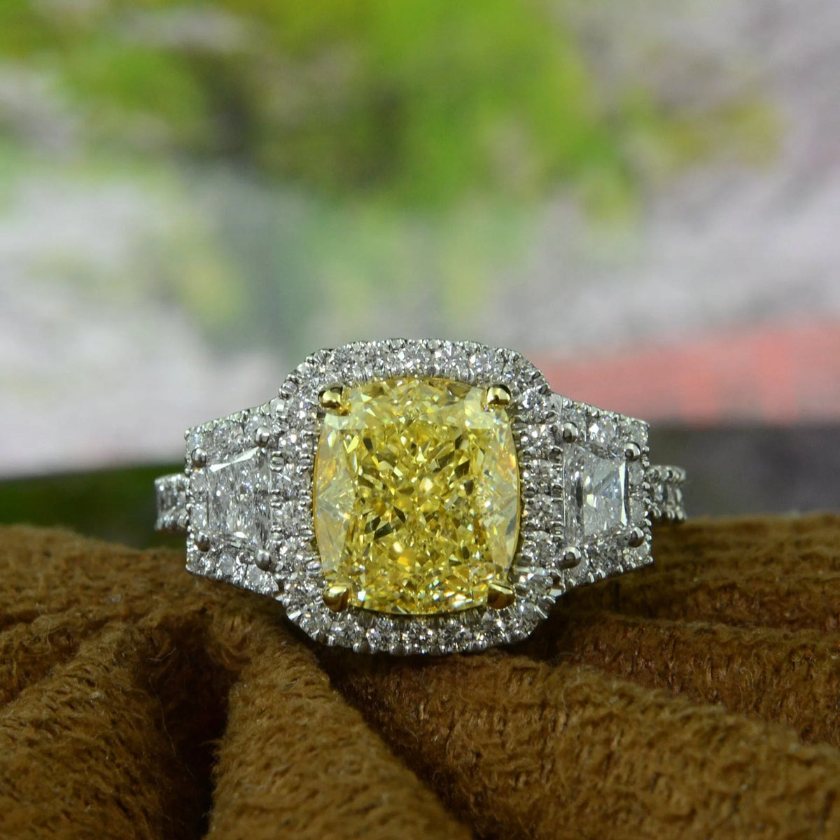 Lab grown yellow cushion cut with trapeziod halo diamond ring vvs2 igi certified