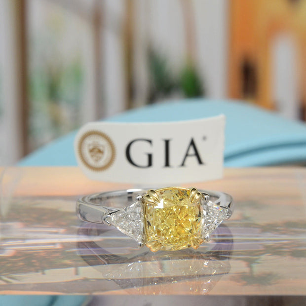 2.60 Ctw Canary Fancy Light Yellow Cushion & Trillion Cut Diamond Ring Flawless GIA