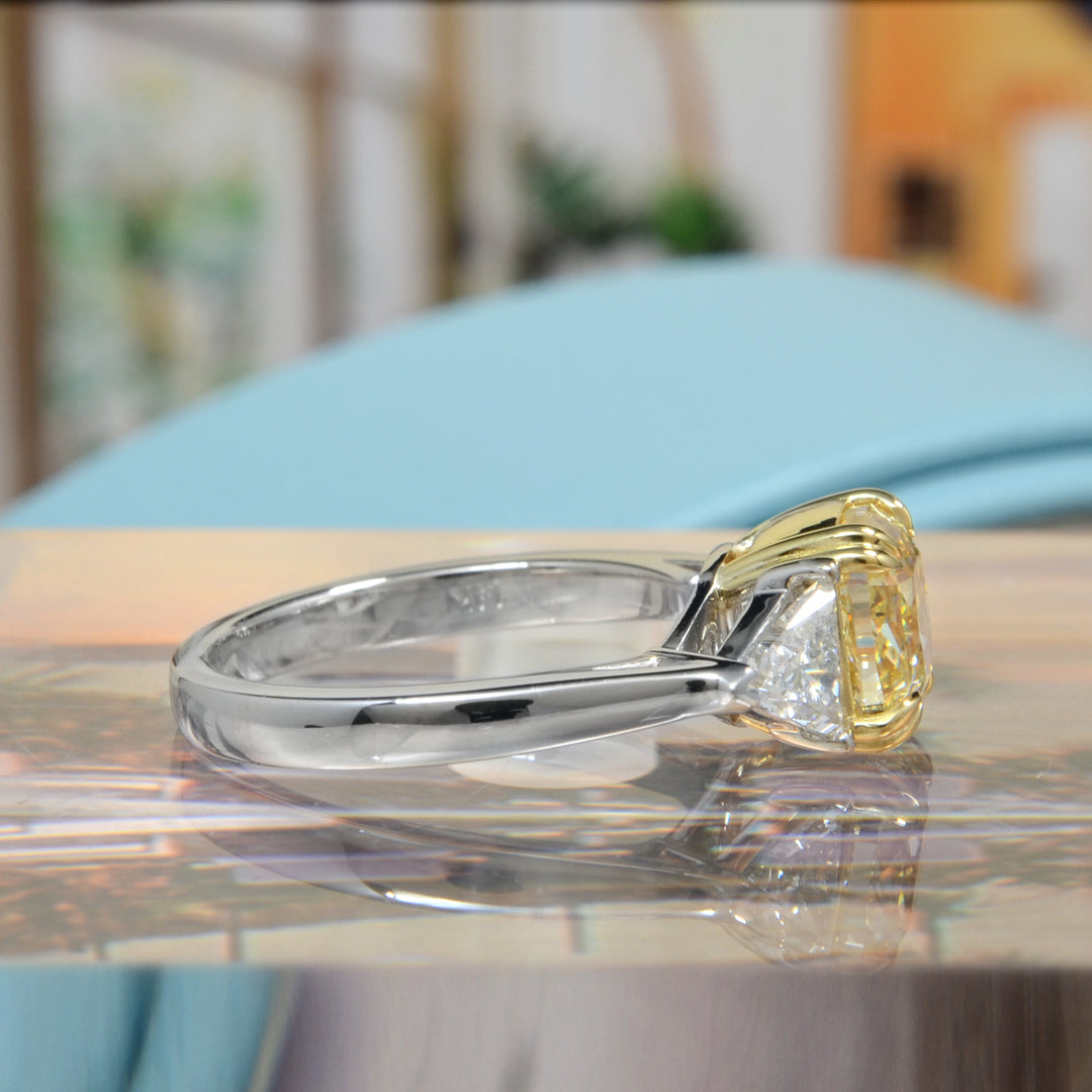 2.80 Ctw Canary Fancy Light Yellow Cushion & Trillion Cut Diamond Ring VS2 GIA