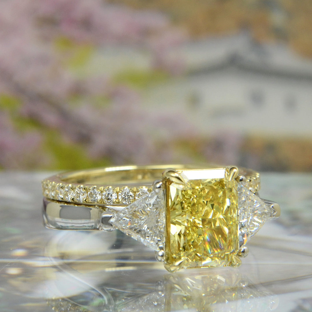 4.70 Ctw Canary Fancy Yellow Elongated Radiant & Trillions 3-Stone Ring SI1 GIA