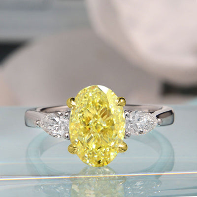 1.90 Ctw Canary Fancy Light Yellow Oval Cut & Pear Cut Diamond Ring VVS2 GIA