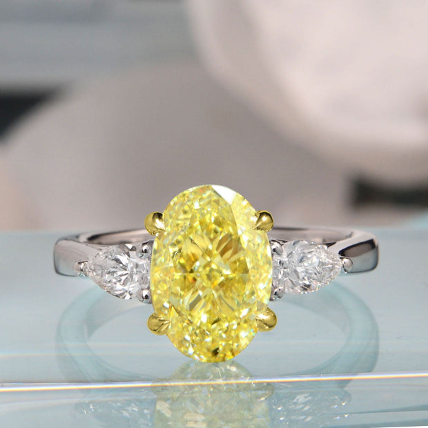 1.90 Ctw Canary Fancy Light Yellow Oval Cut & Pear Cut Diamond Ring VVS2 GIA