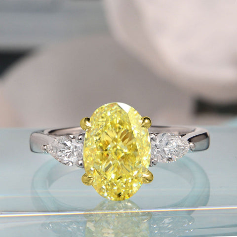 2.70 Ctw Canary Fancy Light Yellow Oval Cut & Pear Cut Diamond Ring VVS1 GIA