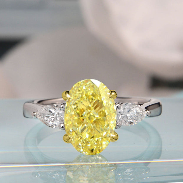 2.70 Ctw Canary Fancy Light Yellow Oval Cut & Pear Cut Diamond Ring VVS1 GIA