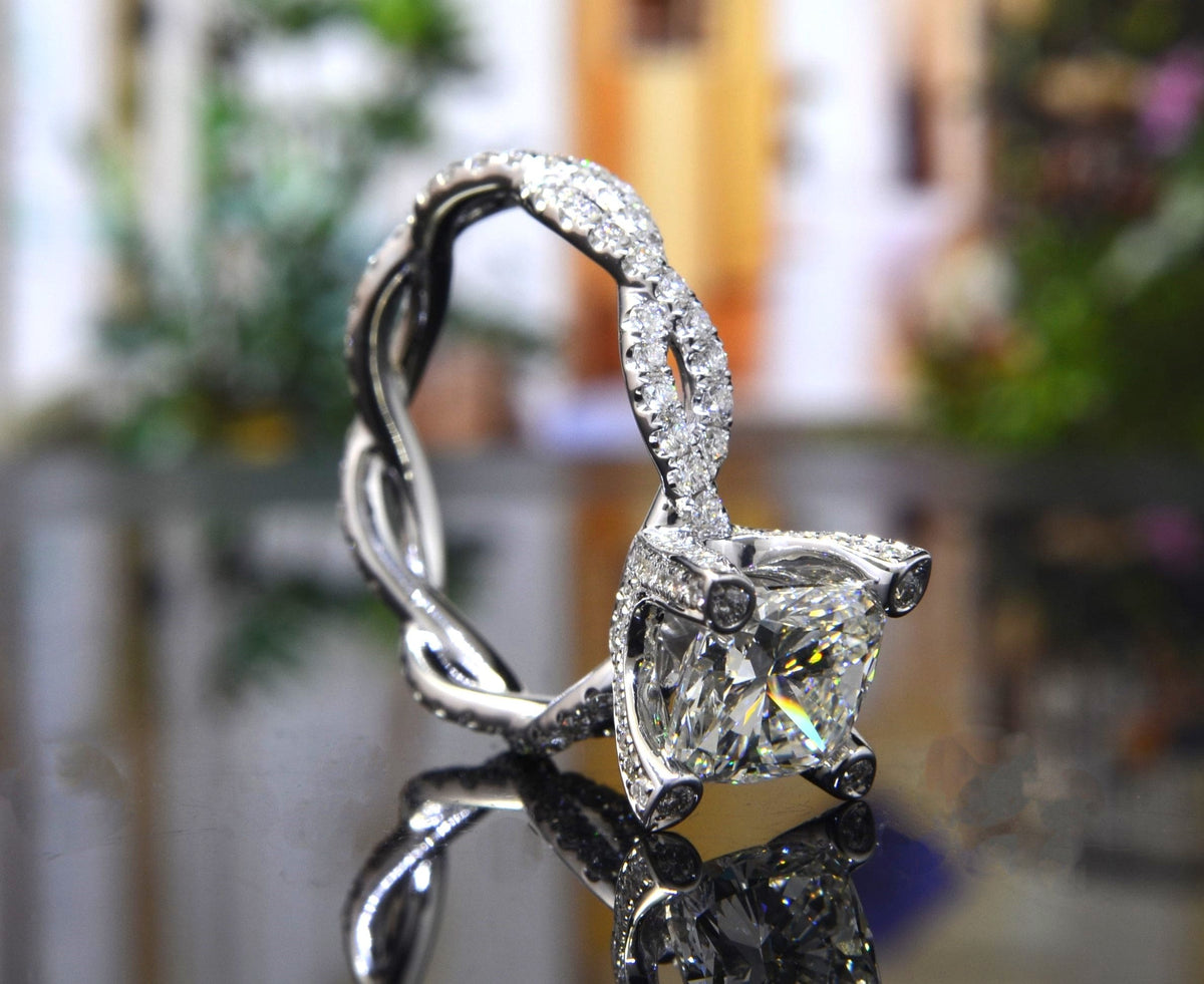 Cushion cut hidden halo