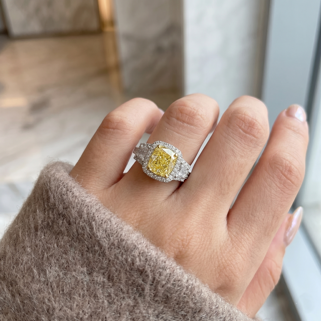 Lab Grown Yellow Cushion Cut with Trapeziod Halo Diamond Ring VVS2 IGI Certified