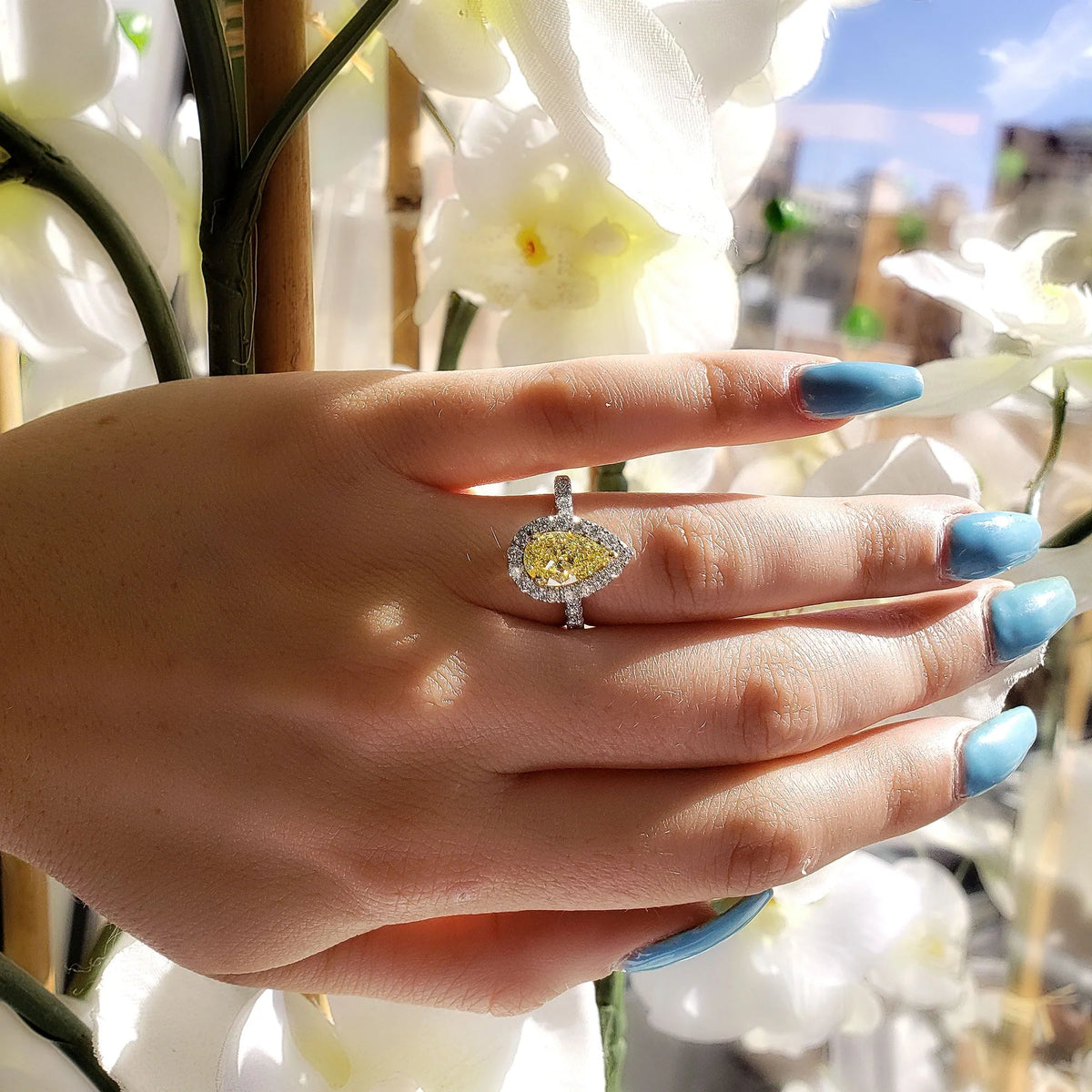 Lab grown yellow pear cut halo diamond ring vvs2 igi certified
