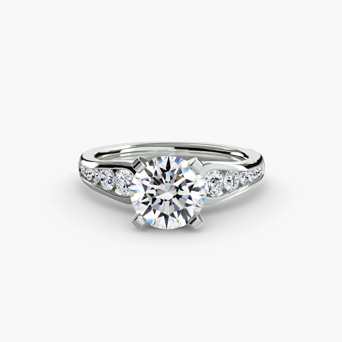 Solitaire with graduated diamonds on the shank