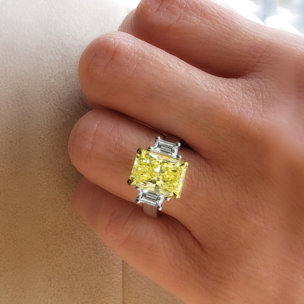 Radiantcutfancyyellow4ctwithtrapezoid hand001 steppedcut