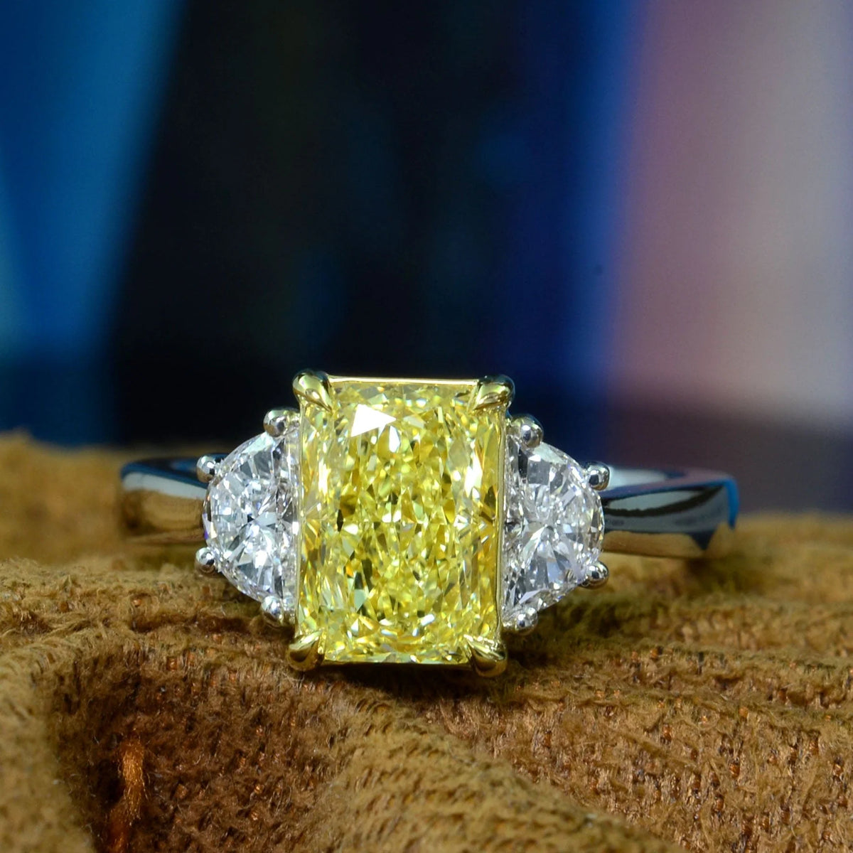 Lab grown rectangular yellow radiant cut & half moon diamond ring vvs2 igi 5