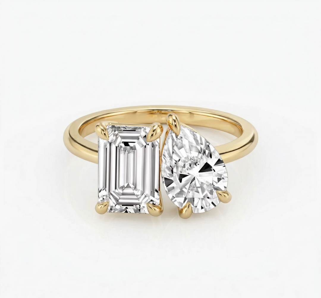 Toi et Moi Emerald & Pear cut diamond ring in yellow gold