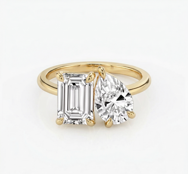 Toi et Moi Emerald & Pear cut diamond ring in yellow gold