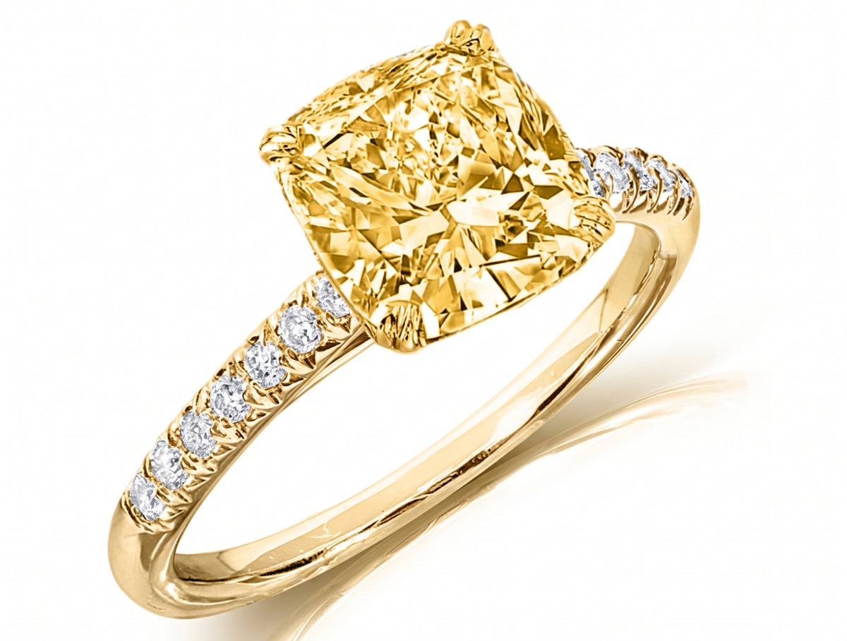 Yellow_cushion_in_solitaire_with_side_diamonds_in_yellow_gold