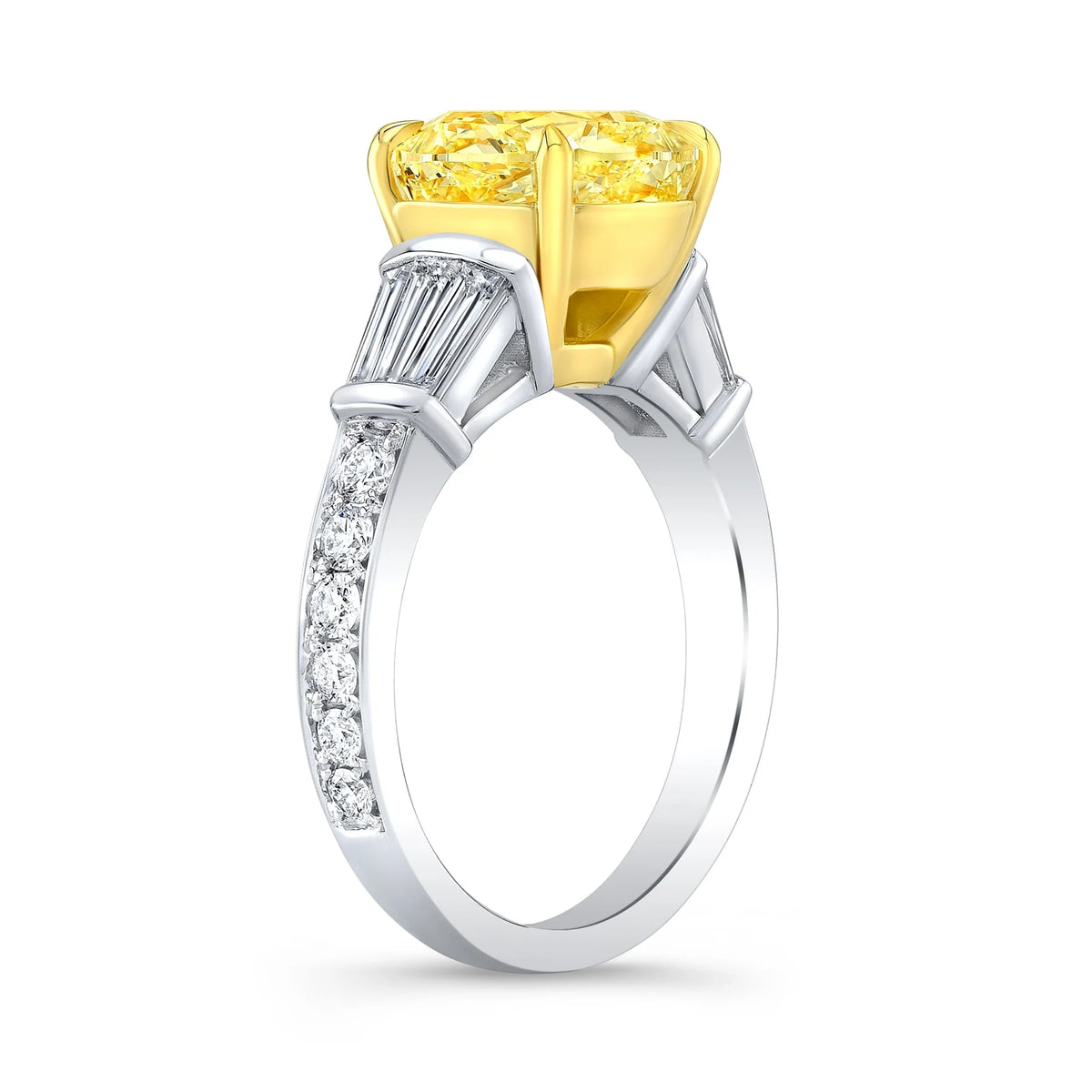Lab grown yellow cushion cut, baguette & round diamond ring vvs2 igi certified