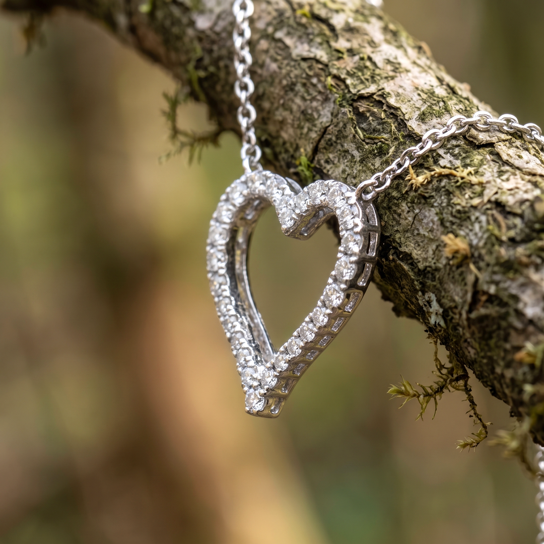 Valentine's Diamond Heart Pendant With Chain F Color VS1 Clarity