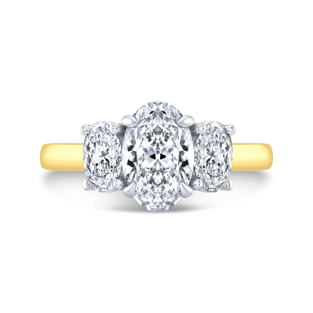 Oval Cut 3-Stone Diamond Ring in yellow gold 