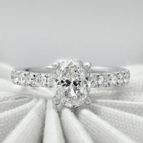 1.90 Ct. Classic Oval Cut Engagement Ring Set G Color VS2 GIA Certified