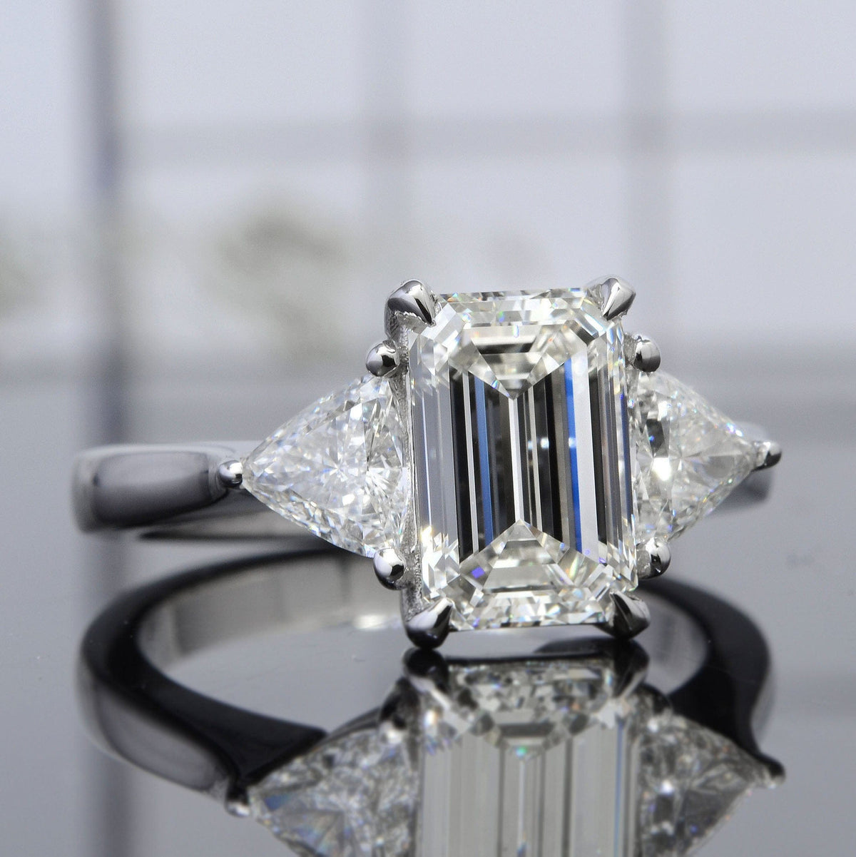 Emerald & trillions 3 stone diamond ring