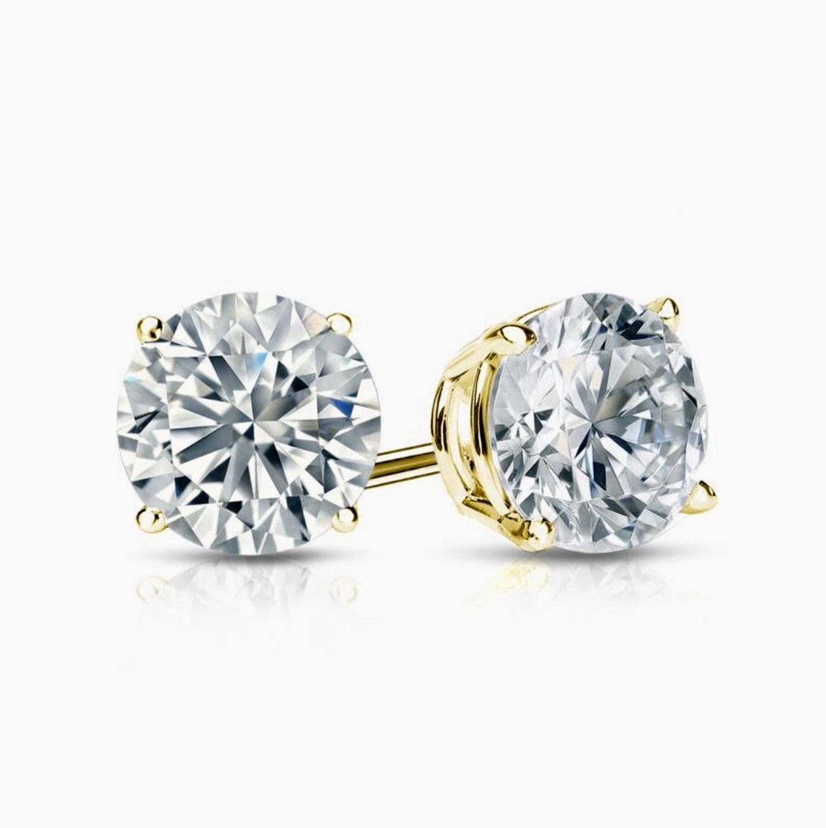 Diamond stud earrings in yellow gold