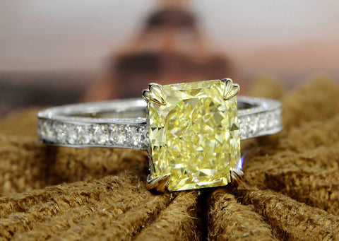 2.75 Ct. Canary Fancy Yellow Radiant Cut Engagement Ring VVS1 GIA Certified