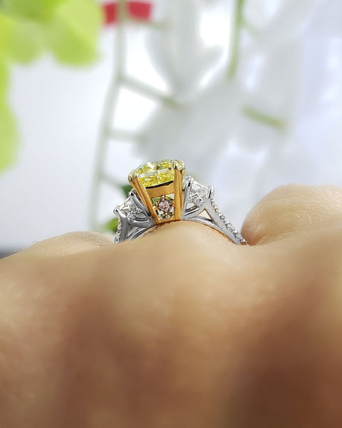 2.15 Ct. Canary Fancy Yellow Radiant Cut Engagement Ring Set VS1 GIA Certified
