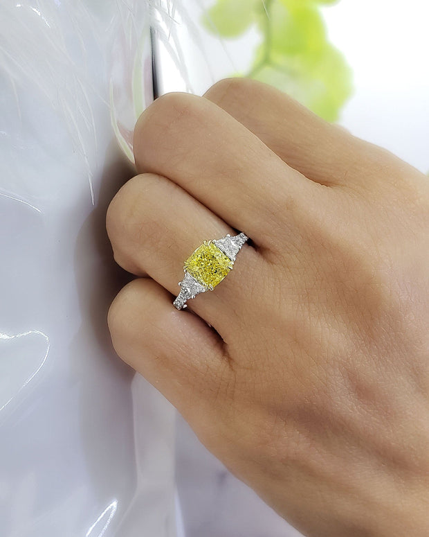 2.15 Ct. Canary Fancy Yellow Radiant Cut Engagement Ring Set VS1 GIA Certified