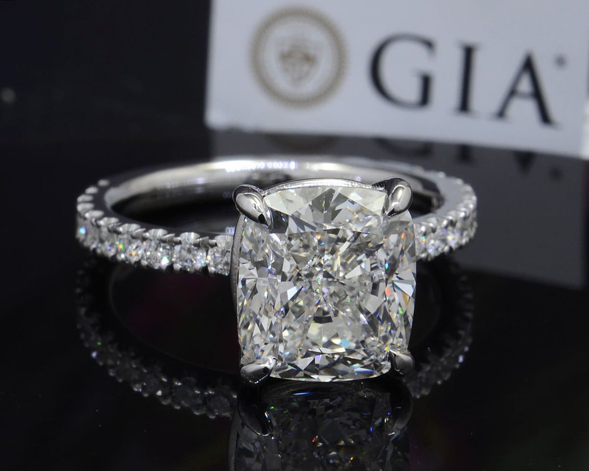 23792cushioncut4ctupaveroundhvvs1size550 ea1gia_1755d40b 18ea 4069 8282 6cb33ac69143