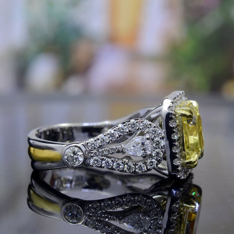 3.26 Ct Unique Canary Fancy Yellow Radiant Cut Diamond Ring VS1 GIA Certified