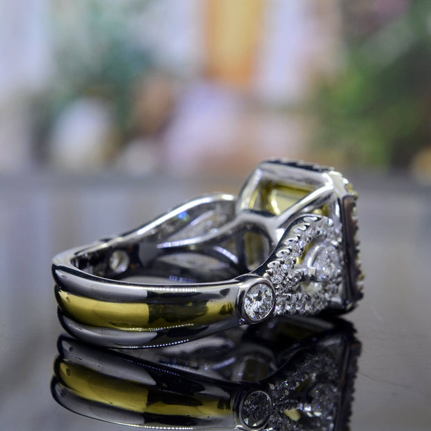3.26 Ct Unique Canary Fancy Yellow Radiant Cut Diamond Ring VS1 GIA Certified