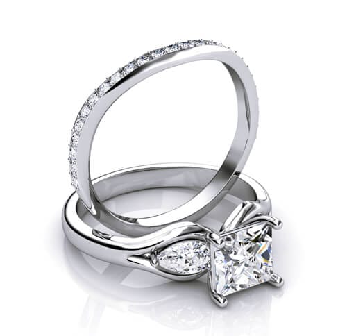 Princess cut & pear shape 3stone diamond ring 