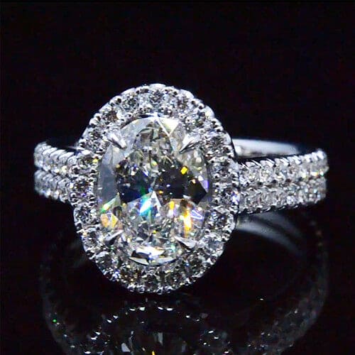 Oval halo engagement ring