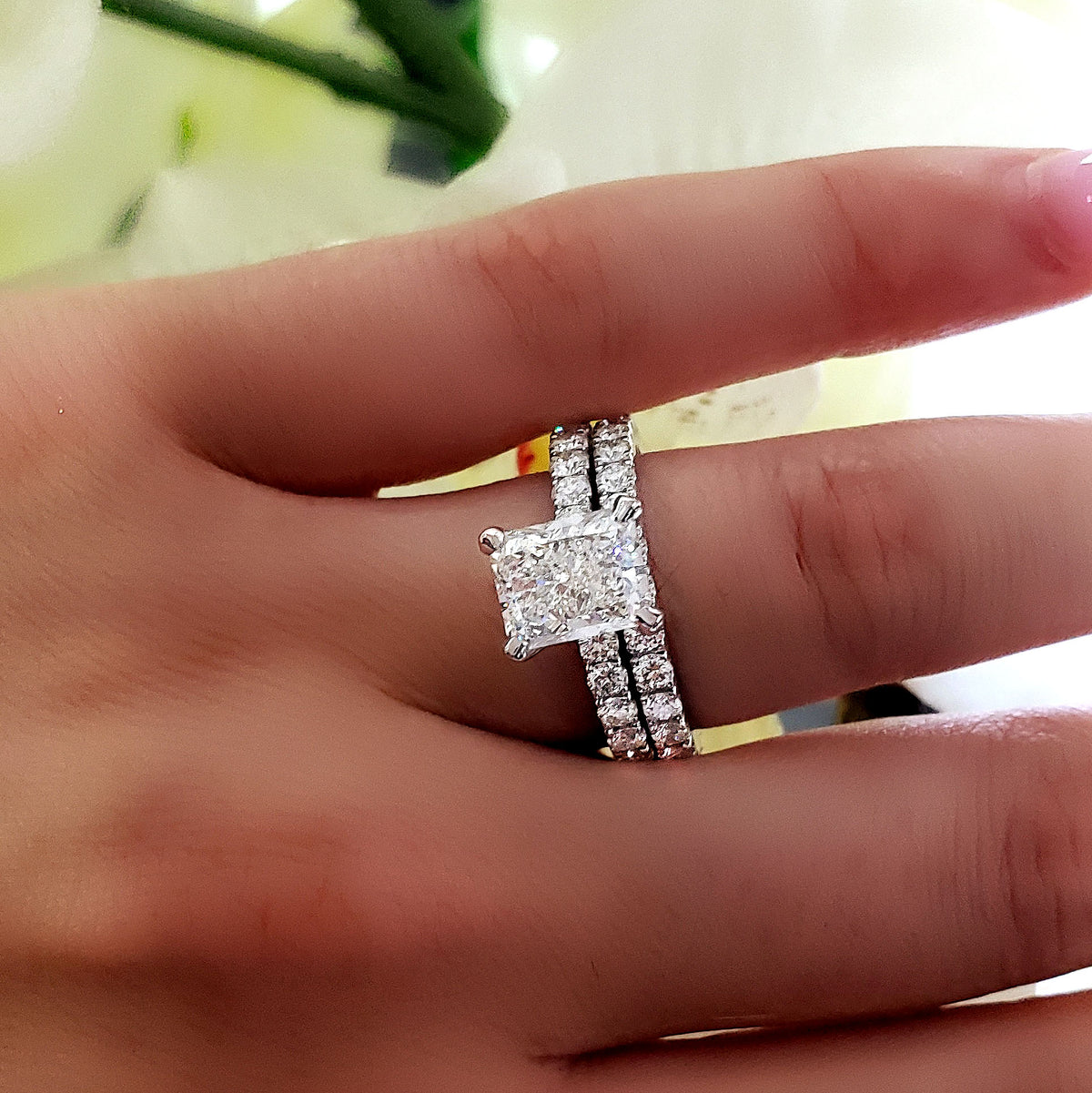 Radiant cut diamond engagement ring set w accents