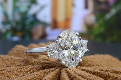 Oval diamond with round side stones Clearance
