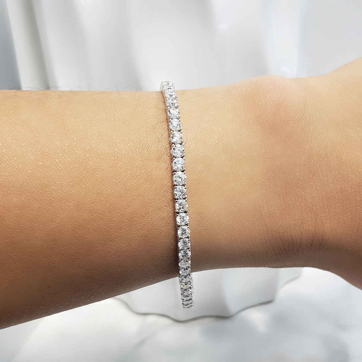 Diamond tennis bracelet  4 carat 