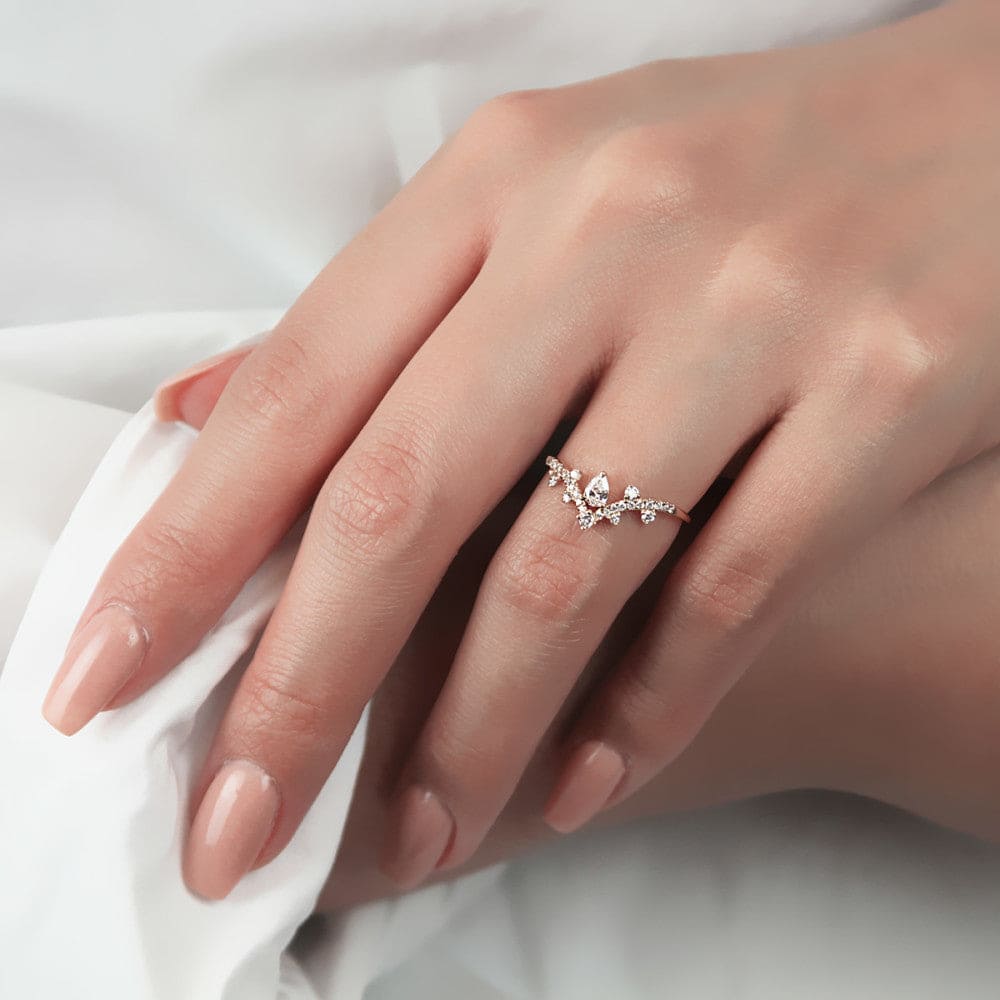 Her majesty diamond ring marquise & rounds