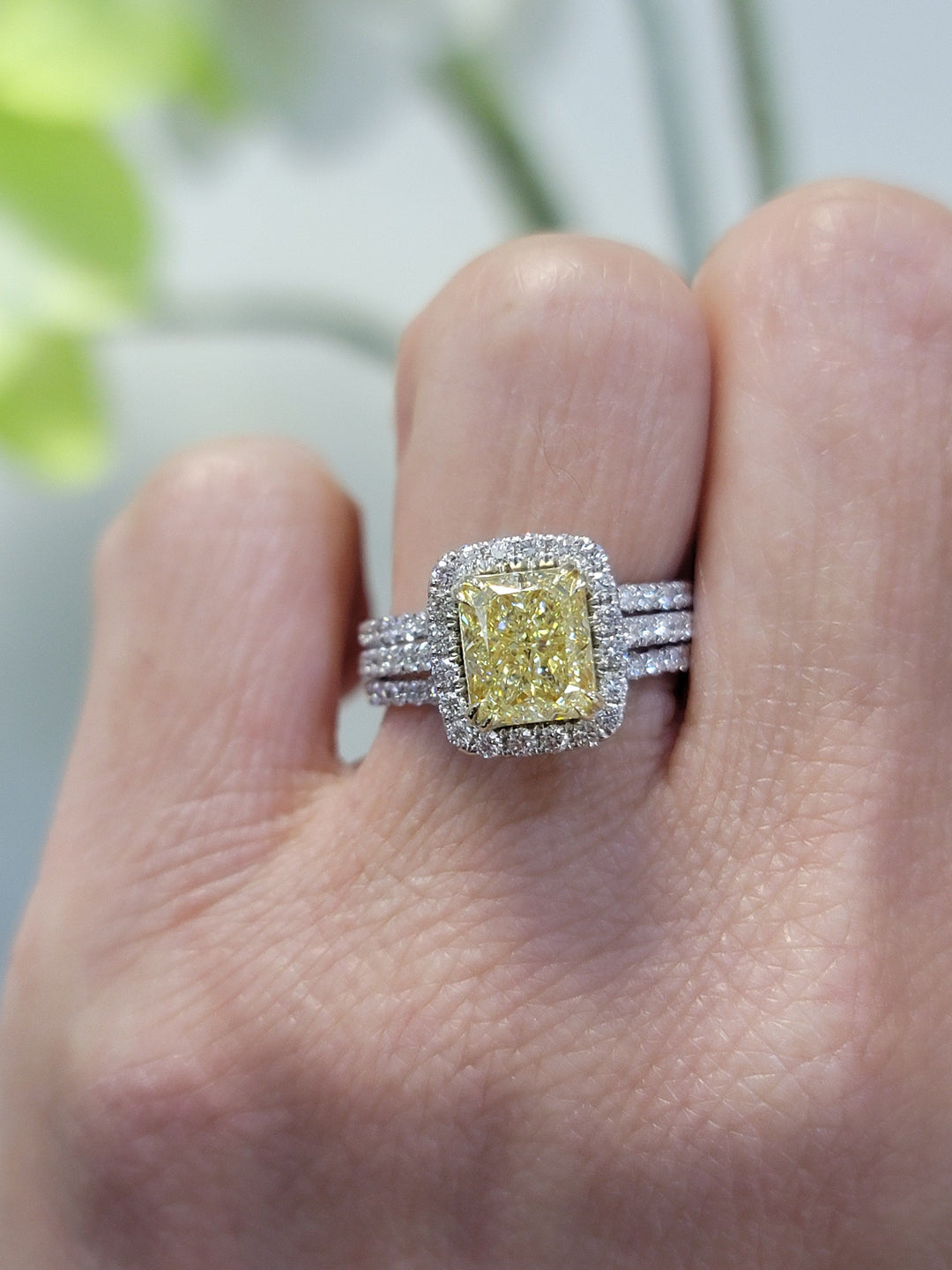 3.35 Ctw Canary Fancy Light Yellow Radiant Cut Engagement Ring VS2 GIA