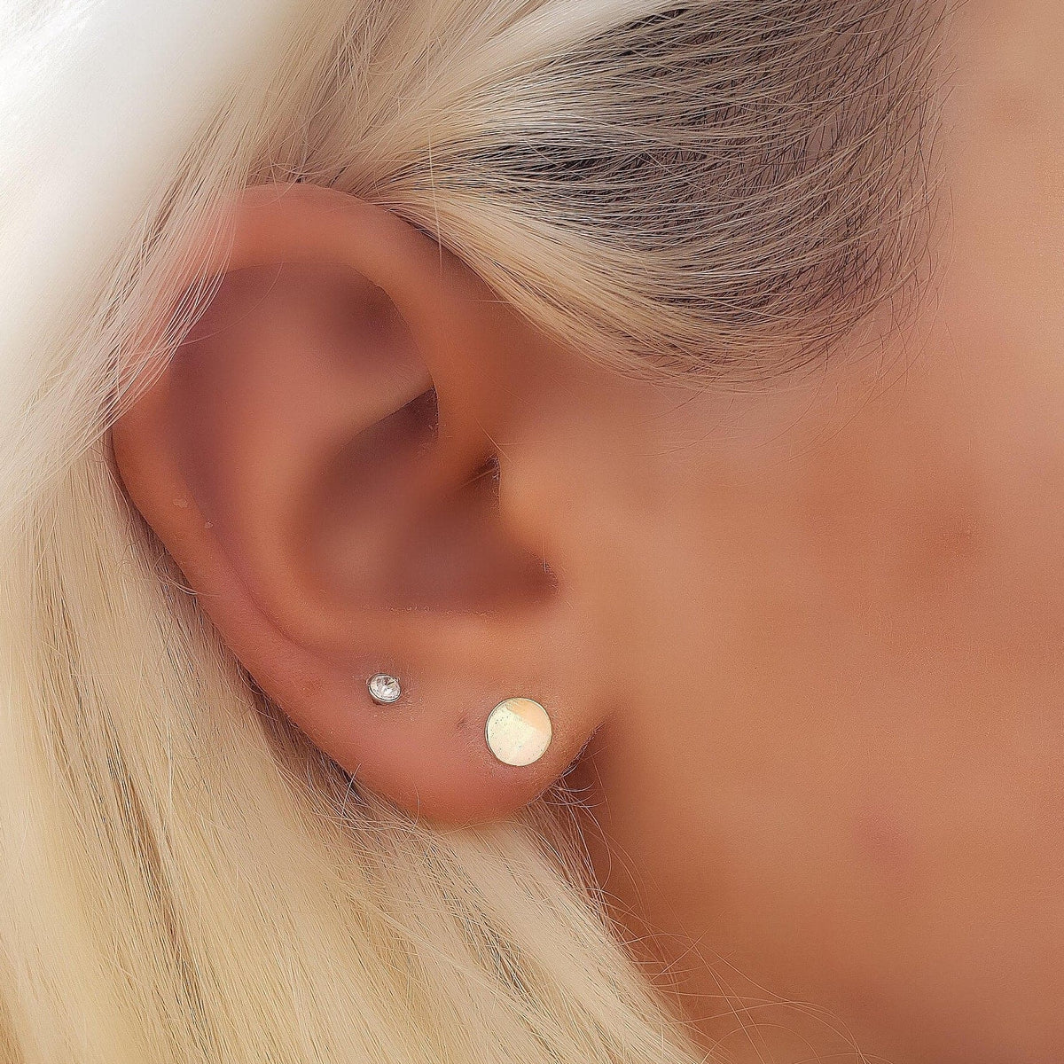 Circle stud earrings yellow gold