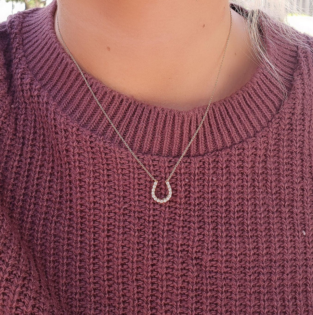 Horse shoe diamond pendant necklace